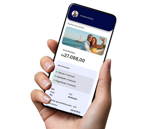 Mão segurando celular com tela de aplicativo de finanças e valor R$27.088,00